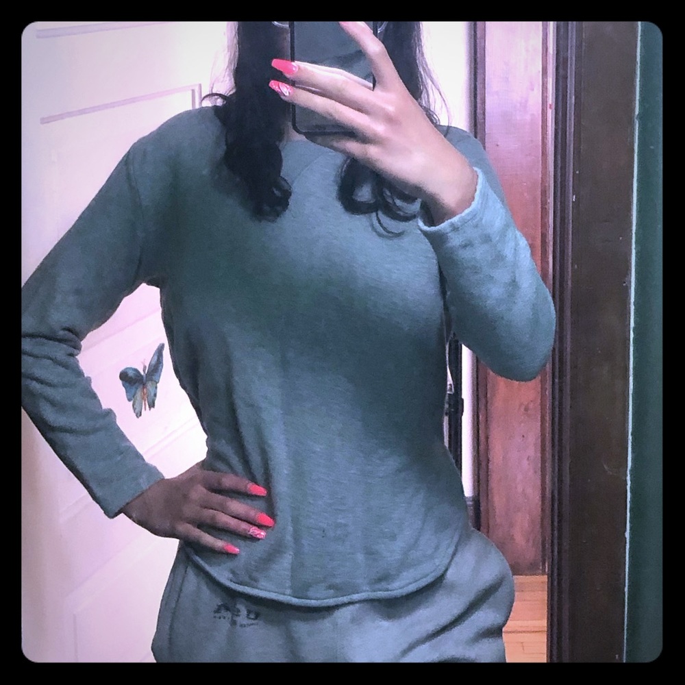 ❣️Gray J. Crew Sweatshirt❣️